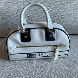 CHRISTIAN DIOR 

Small leahter Dior Vibe Zip Bowling Bag white